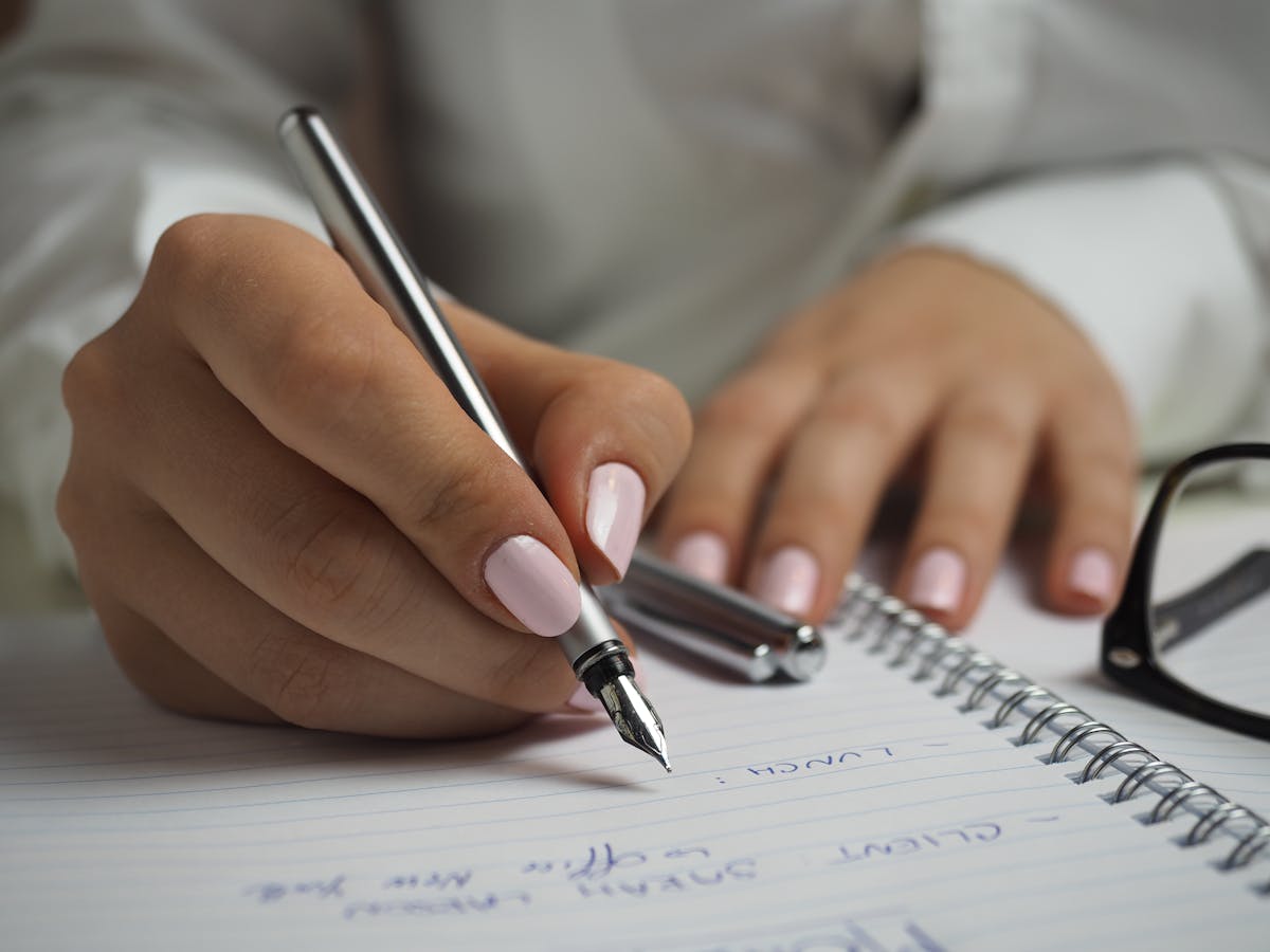 50 Email Subject Lines That Get Opened (With Examples)